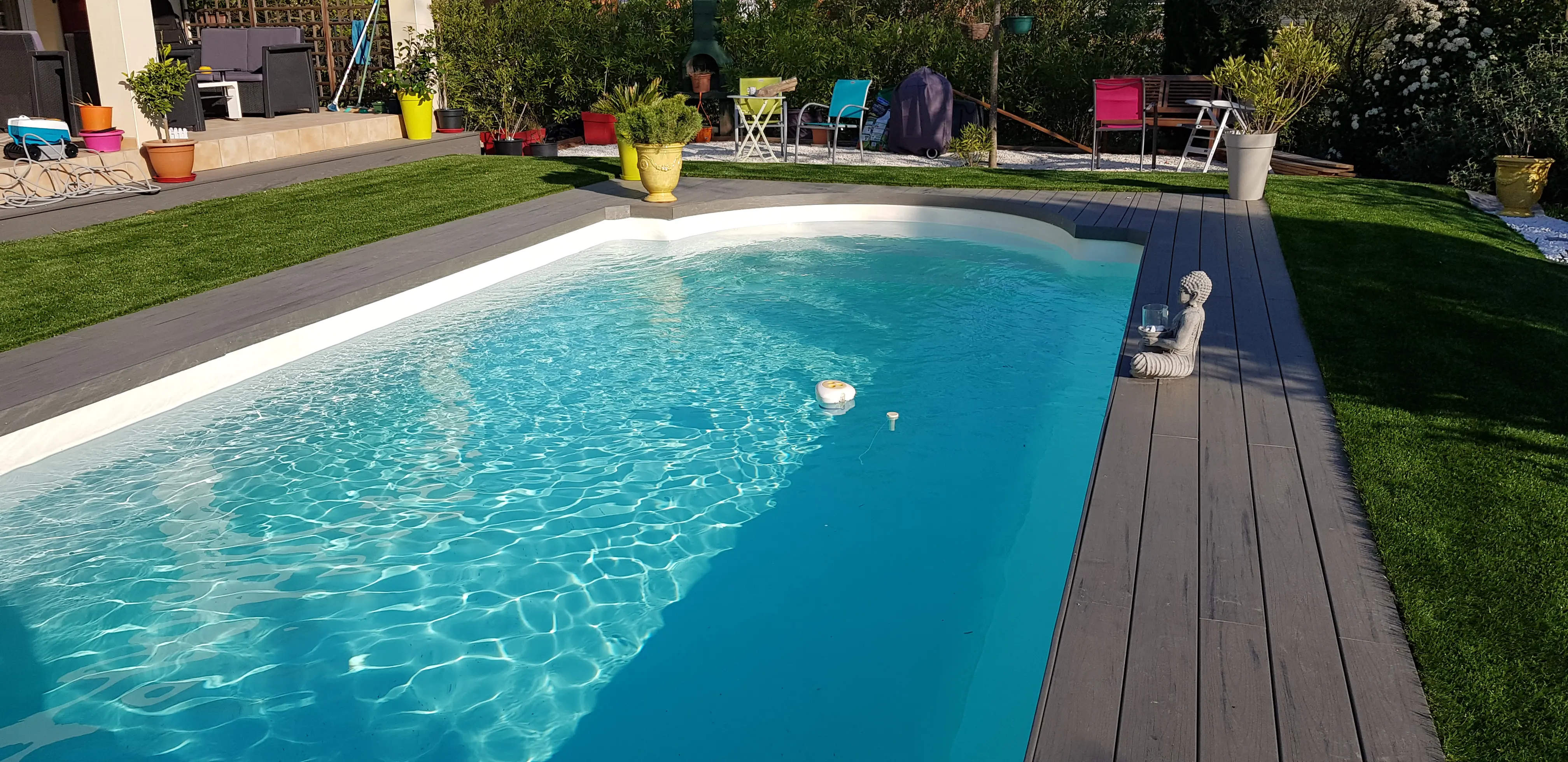 Réalisation tour de piscine et gazon synthétique par PGI Habitat sur Marseillan