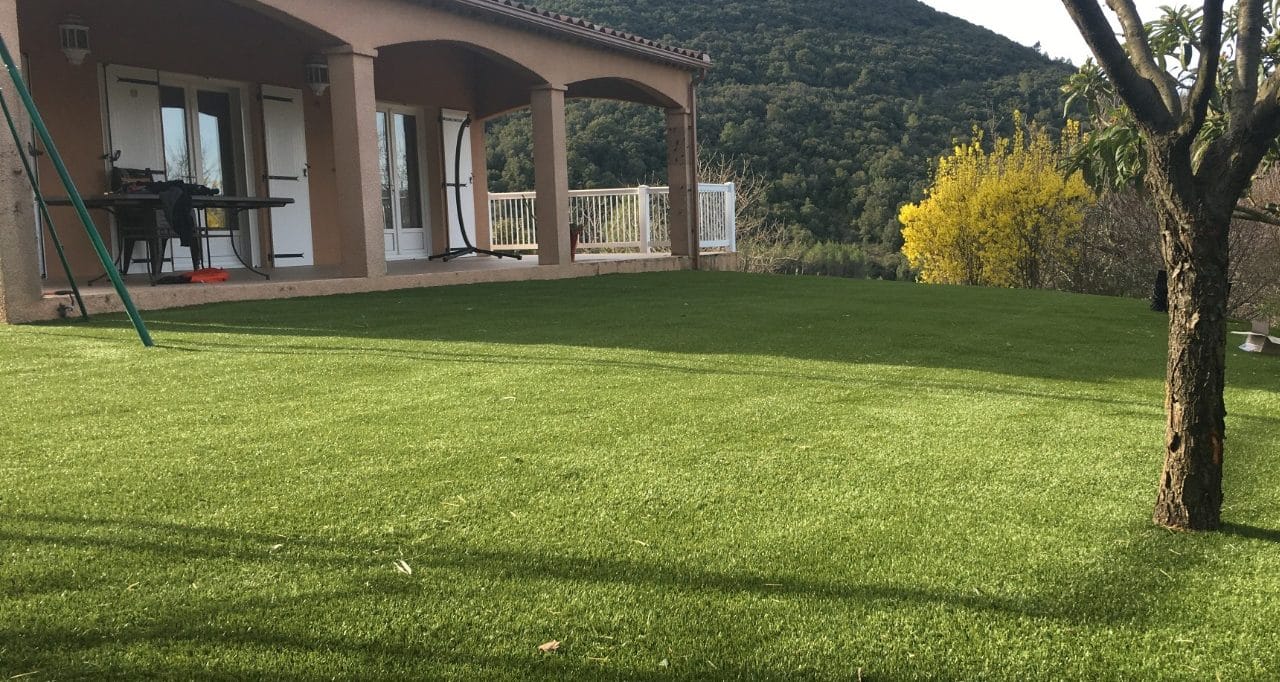 Aménagement d'une pelouse artificielle