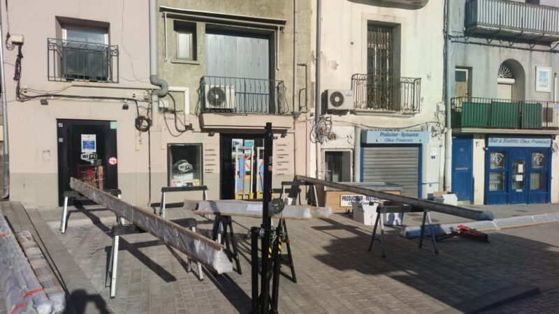 Début du chantier. Livraison et mise en place sur le port de Sète