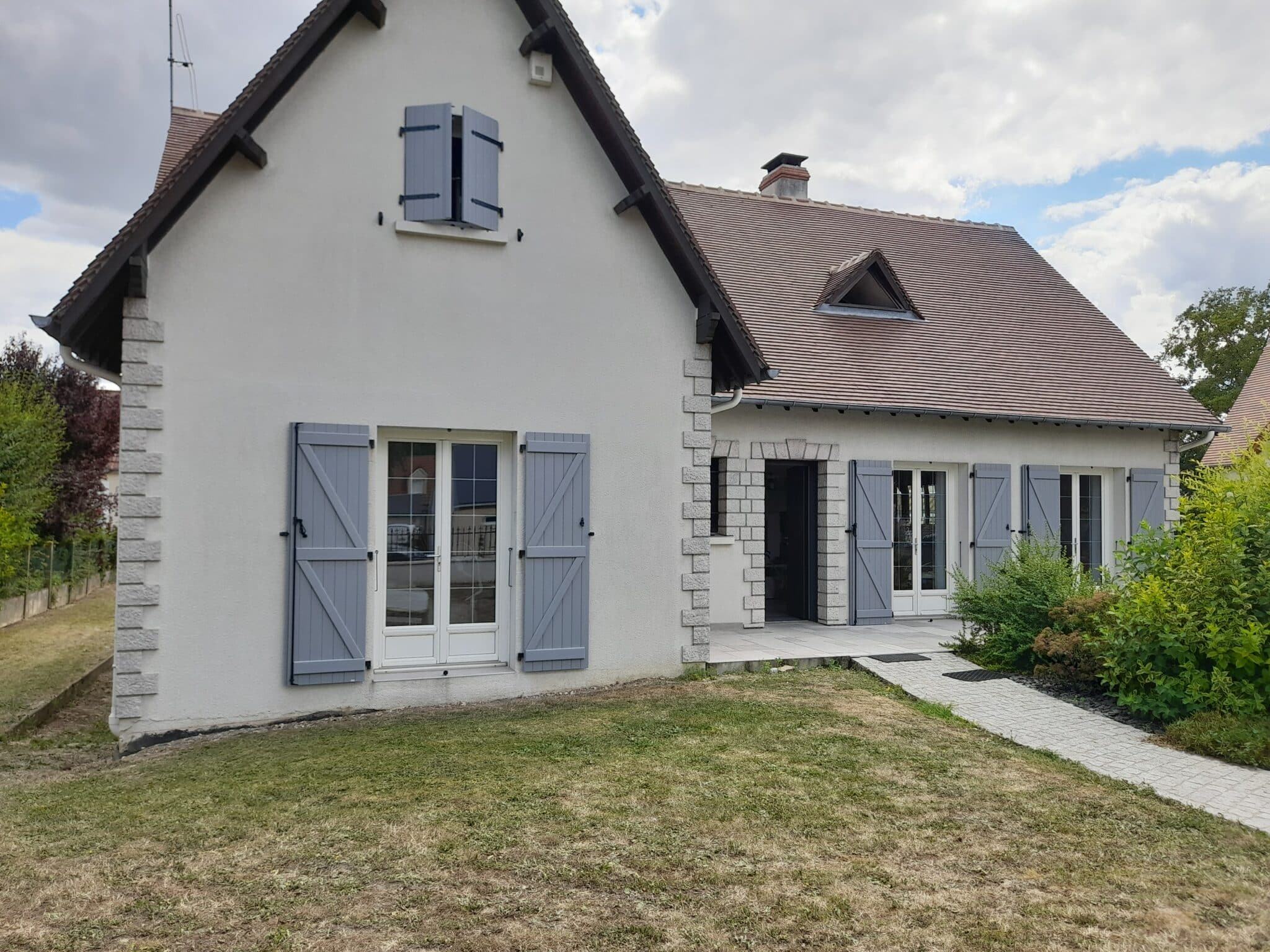 Photo d'un maison avec des volets composite 