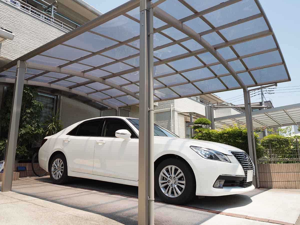 Le carport double, deux véhicules à l’abri