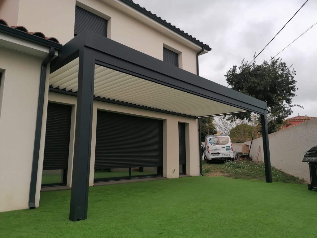 Pergola bioclimatique avec stores à Béziers