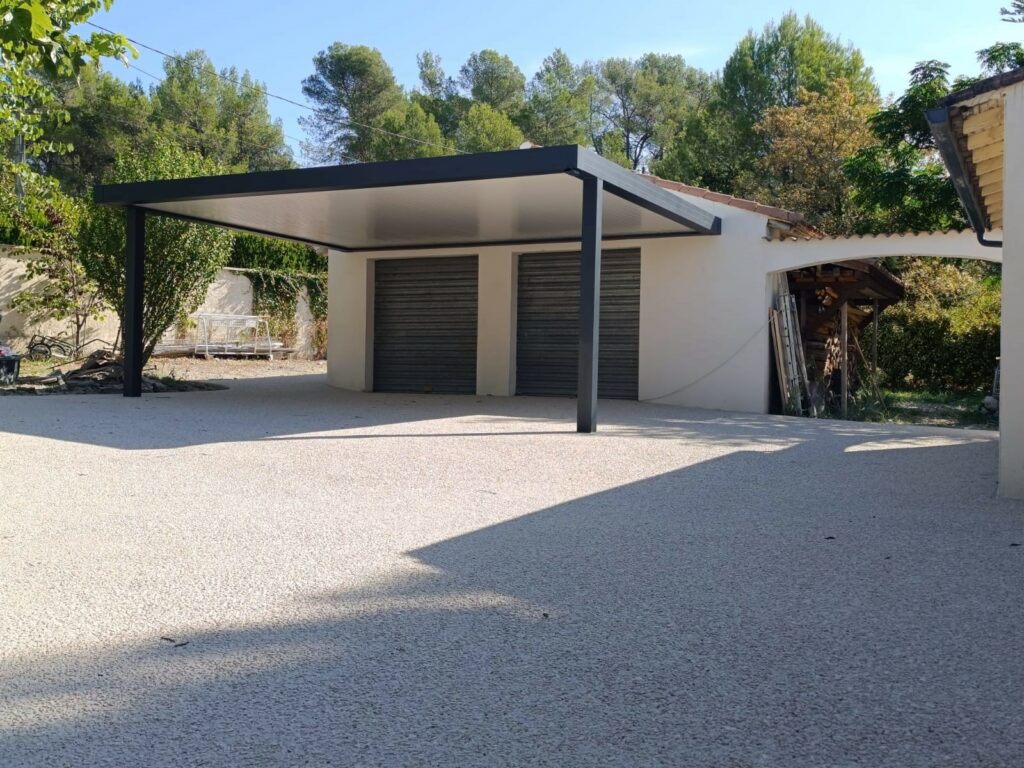 Pergola à poteaux déportés