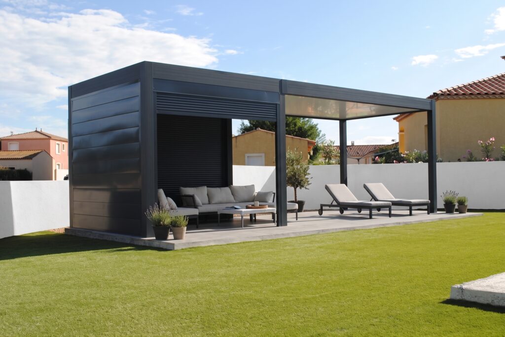Pool house