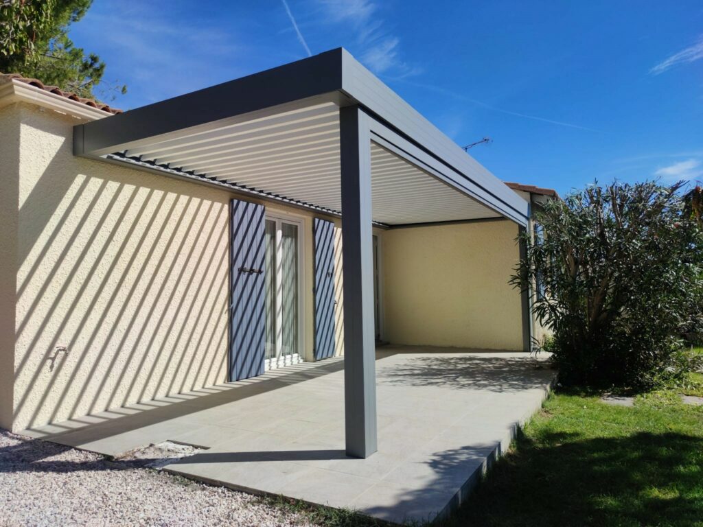 Pergola à poteaux déportés